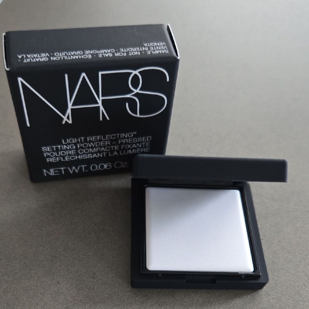 New In Box NARS Light Reflecting setting Powder Press Powder Compact Mini Trvl